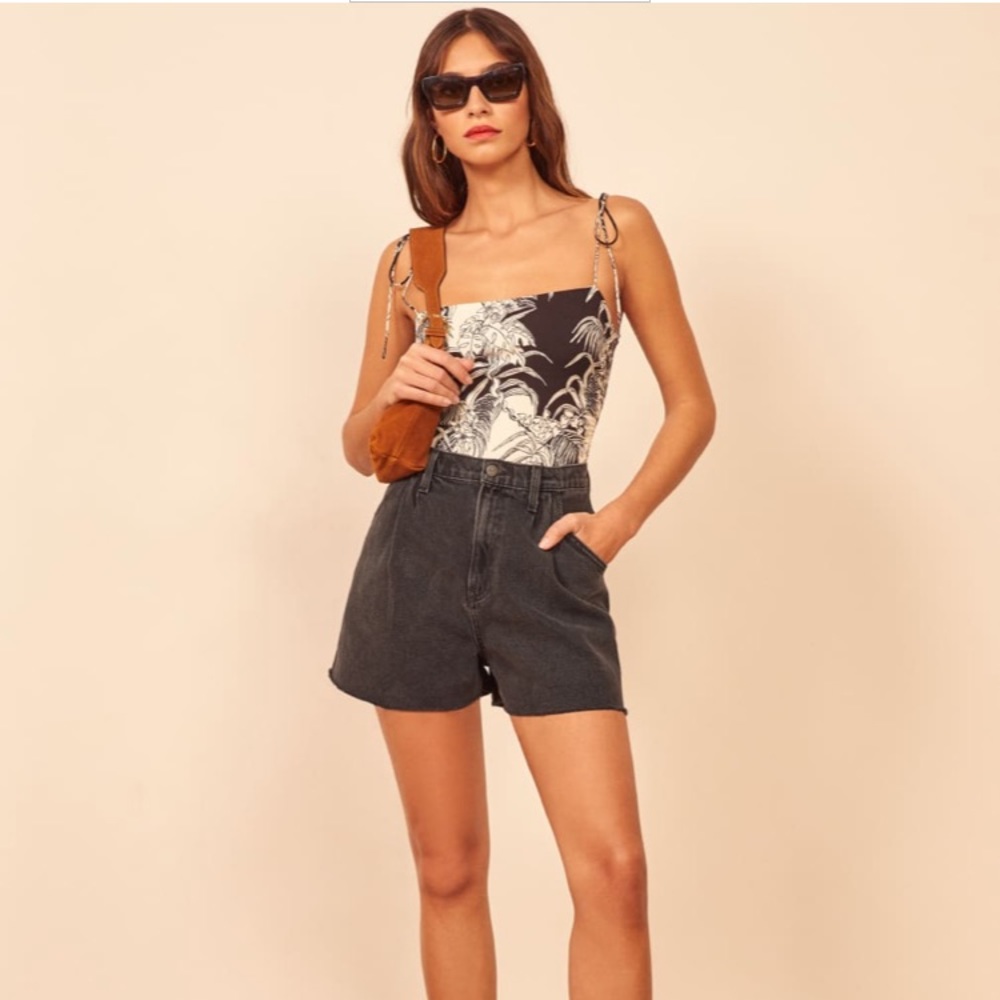 Reformation Isabelle Pleated Short